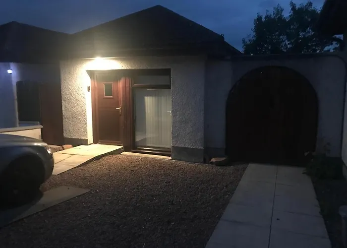 One Bed And Bathroom With Kitchen For Self Catering Alness