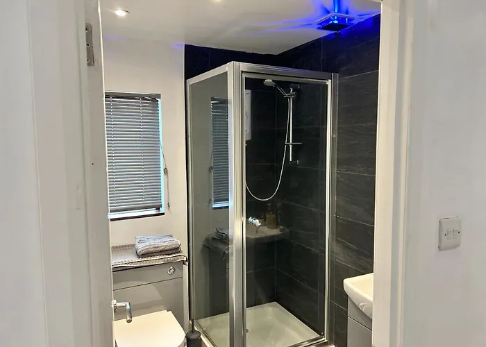 One Bed And Bathroom With Kitchen For Self Catering Alness