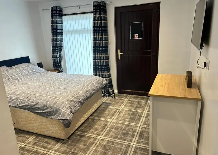 One Bed And Bathroom With Kitchen For Self Catering Alness