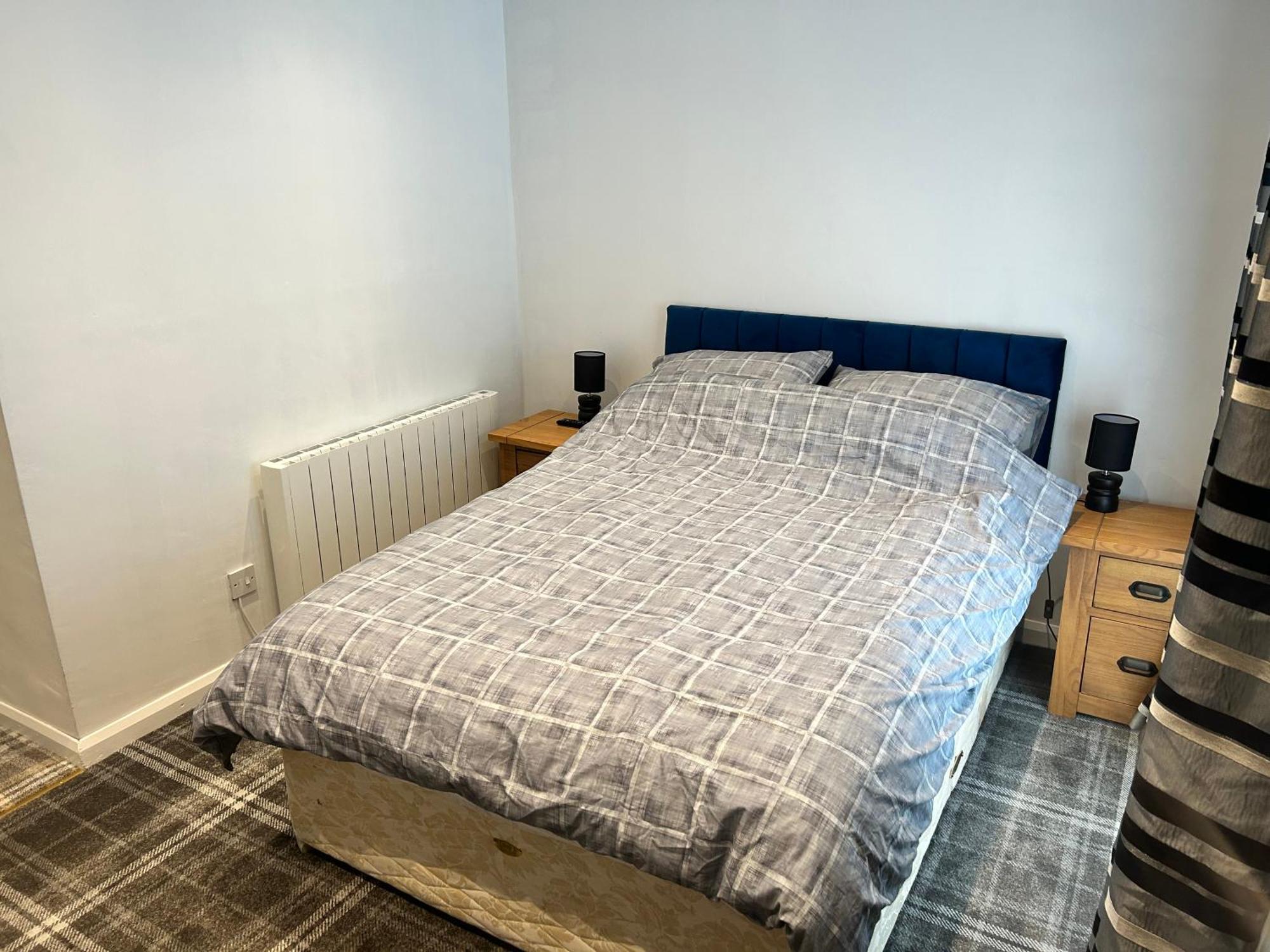 One Bed And Bathroom With Kitchen For Self Catering * Alness